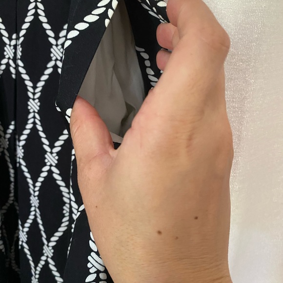 Banana Republic Black and Cream Dress with pockets - Picture 8 of 9